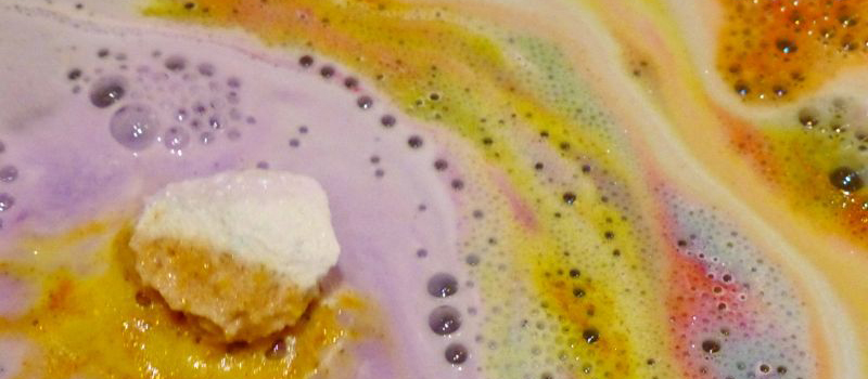 The Experimenter bathbomb in action